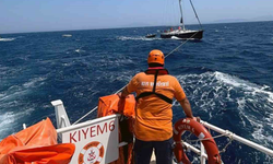 Bodrum açıklarında sürüklenen tekneyi KIYEM ekipleri kurtardı