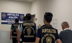 Antalya’da sahte altınla kuyumcuları dolandıran 4 şüpheli yakalandı
