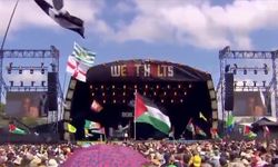 İngiltere'de düzenlenen dünyaca ünlü Glastonbury Festivali'nde "İsrail ordusuna ölüm" sloganları atıldı