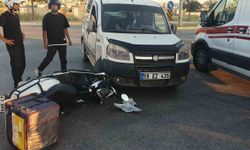 Hafif ticari araç ile çarpışan motosikletli ağır yaralandı