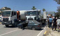 Kamyonun otomobili metrelerce sürüklediği anlar kamerada