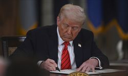 Trump, çelik ve alüminyum tarifelerinin yüzde 50'ye çıkarılmasına dair kararnameyi imzaladı