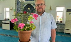 Tavşanlı Orman Camii müezzin ve cemaatin eliyle çiçek bahçesine döndü