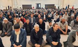 Kars’ta bayram namazında camiler doldu