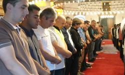 Balıkesirliler, Zağnos Paşa Cami’nde bayramlaştı