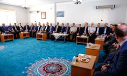 Bayburt’ta vatandaşlar ve protokol üyeleri geleneksel bayramlaşma programında bayramlaştı