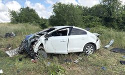 Kuzey Marmara Otoyolu'nun Kocaeli kesiminde şarampole devrilen araçtaki 8 kişi yaralandı
