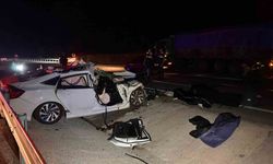 Balıkesir’de arefe günü kazayla başladı: Kamyona çarpan otomobilde 2 kişi hayatını kaybetti