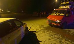 Manavgat’ta kamyonetle otomobil çarpıştı: 3 yaralı