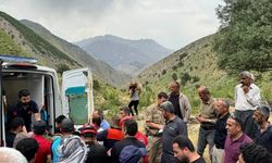 Hakkari’de dağdan düşen yaralı şahıs kurtarıldı