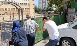 Sınava geç kalan öğrencinin ailesinden gazetecilere tepki
