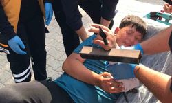 Korku dolu anlar, çocuğun eline demir saplandı