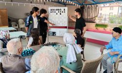 Huzurevi sakinlerini satrançla buluşturdular