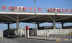 Kapıkule'den Türkiye'ye giriş yapan gurbetçiler, bayrama anavatanlarında girmenin mutluluğunu yaşadı