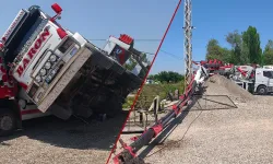 Kütahya'da devrilen vinçten düşen 2 kişi yaralandı