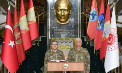Kara Kuvvetleri Komutanı Bayraktaroğlu, 3'üncü Ordu Komutanlığında incelemelerde bulundu