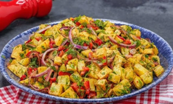 Hem pratik hem doyurucu lezzet: Patates Salatası