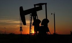 OPEC+'nın üretimi artırma hamlesiyle petrol fiyatlarının 50 doların altına gerileyebileceği öngörülüyor