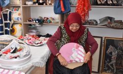 Afyonkarahisar'da kadınların atık malzemelerden yaptıkları ürünler gelire dönüşüyor