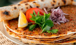 Tavada Lahmacun Tarifi: Lezzetiyle Şaşırtan Pratik Çözüm