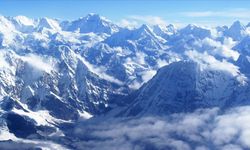 Buzulların eridiği Nepal'de uzmanlar, çözümün karbon emisyonlarını azaltmaktan geçtiğini vurguluyor