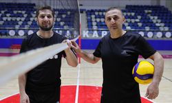 Hakkari'de baba oğul voleybol takımının başarısı için mücadele ediyor