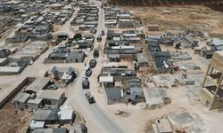 Baas rejiminin devrilmesinin ardından binlerce Suriyeli sivil evlerine dönmeye devam ediyor
