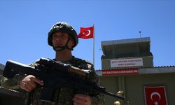 Sınırda görevli "hudut kartalları" bayramda vatan nöbetinde