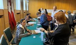 Polonya'da cumhurbaşkanı seçiminin ikinci turu için oy verme işlemi sona erdi