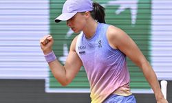 Fransa Açık'ta Swiatek, eski Wimbledon şampiyonu Rıbakina'yı eleyerek çeyrek finale yükseldi