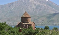 Van Gölü'ndeki Akdamar Adası'nı bu yıl yaklaşık 60 bin kişi ziyaret etti