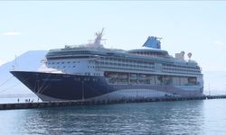 Kruvaziyer "Marella Discovery 2" Alanya Limanı'na demirledi