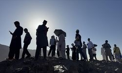 Medine'deki mukaddes mekan ve alanlarda hacıların duaları yükseliyor