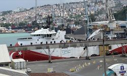 "Barbaros Hayreddin Paşa" sismik araştırma gemisi Trabzon Limanı'na demirledi