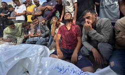 İsrail'in yerinden edilen Filistinlilerin kaldığı okul bahçesindeki çadıra saldırısında 18 kişi hayatını kaybetti