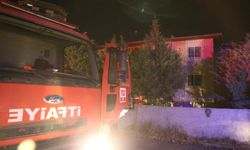 Siirt'te Polis Lojmanında Yangın: 13 Kişi Dumandan Etkilendi