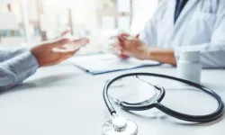 Sağlık Alanına İlişkin Yeni Kanun Teklifi Meclis’ten Geçti: Uzman Doktorlar En Fazla İki Kurumda Çalışabilecek