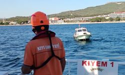 Çanakkale Boğazı’nda sürüklenen tekne kurtarıldı