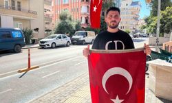 Polonya uyruklu şahıs Türk bayrağını alıp götürdü, polis bulup sahibine teslim etti