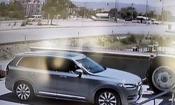 Otomobille çarpışan minibüs devrilmekten son anda kurtuldu: 3 yaralı