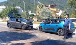 Erdek’te iki araç kafa kafaya çarpıştı: 5 yaralı