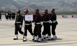 Pençe-Kilit bölgesinde şehit olan askerler için Yüksekova’da uğurlama töreni düzenlendi