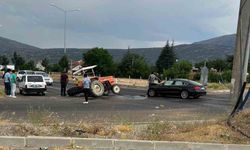 Isparta’da otomobil ile traktör çarpıştı: 2 yaralı