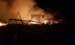 Çorum’da Çıkan Yangında 2 Ev, 2 Garaj ve 1 Ahır Kül Oldu