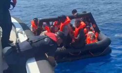 Yunanistan’ın geri ittiği can sallarındaki düzensiz göçmenler kurtarıldı