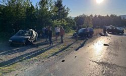 Kastamonu’da iki otomobil kafa kafaya çarpıştı: 4 yaralı