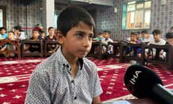 Savaşta tek bacağını kaybeden 8 yaşındaki Suriyeli çocuk arkadaşlarına sabrıyla örnek oluyor