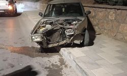 Elazığ’da otomobil duvara çarptı: 1 yaralı