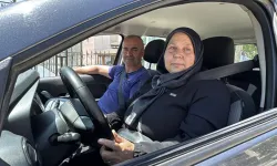 55 Yaşındaki Kadın 12. Sınavında Ehliyet Almaya Hak Kazandı