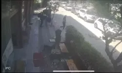Kıraathane sahibiyle tartıştı, müşterilerinin üzerine  çöp döktü